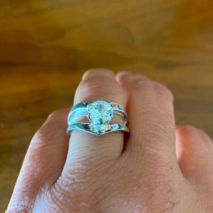 Beautiful sparkly silver ring with huge diamond like stone.